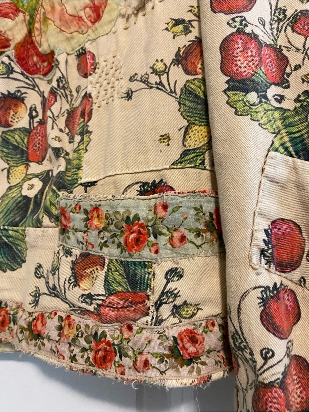 Magnolia Pearl JACKET 657-BLMBR-OS
Printed Cropped Kelley Coat - Picture 7 of 11